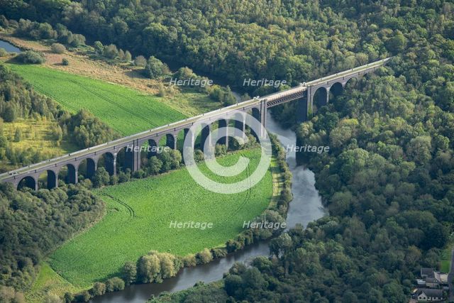 Conisbrough Viaduct, built using the Blondin aerial ropeway system for the Dearne Valley Railway, Do Creator: Robyn Andrews.