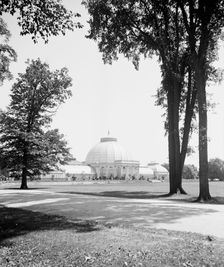 Conservatory on Belle Isle [Park], exterior, Detroit, Mich., between 1900 and 1910. Creator: Unknown