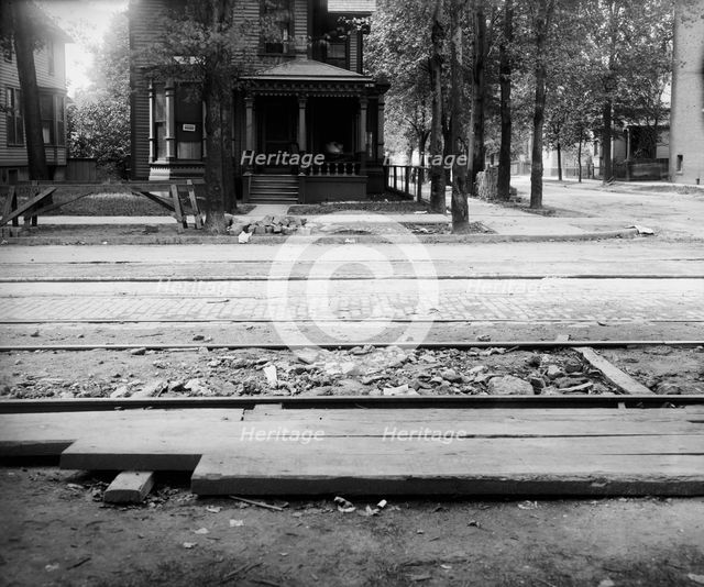 Construction work, grade separation, Fourteenth Avenue, Detroit, Mich., between 1905 and 1915. Creator: Unknown.