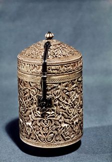 Container of Zamora, from the Cathedral of Zamora, 964 d.C.
