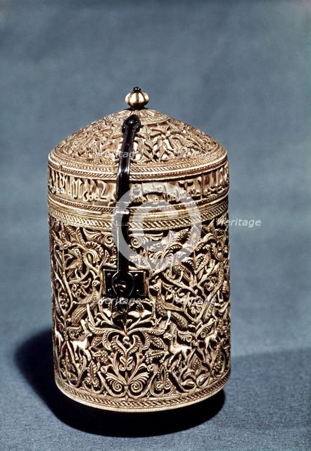 Container of Zamora, from the Cathedral of Zamora, 964 d.C..