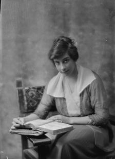Content, M., Miss, portrait photograph, 1914 Feb. 23. Creator: Arnold Genthe