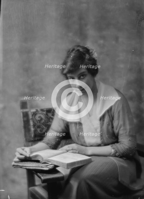 Content, M., Miss, portrait photograph, 1914 Feb. 23. Creator: Arnold Genthe.