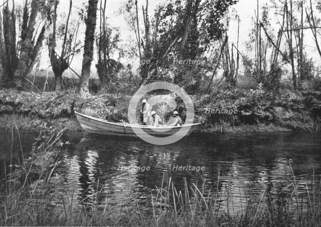 'Contrastes sur le front de la Somme; Sur la rive Sud de la riviere', 1916. Creator: Unknown.
