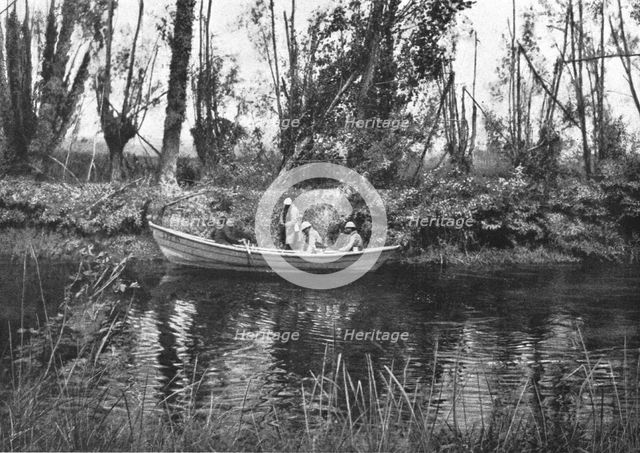 'Contrastes sur le front de la Somme; Sur la rive Sud de la riviere', 1916. Creator: Unknown.