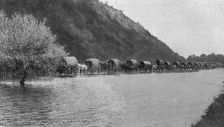 'Convoi de l'armee serbe en retraite dans le defile de Bagrdan, au Nord-Est de Kragouyevats. 1916 Creator: Vladimir Betzitch