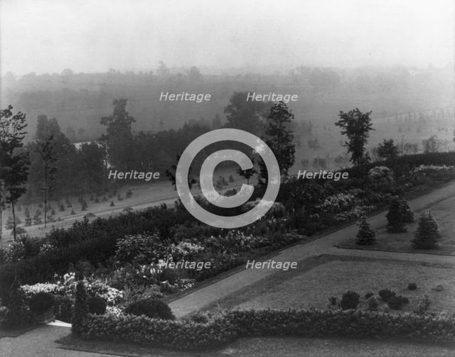 Conyers Manor, Greenwich, Connecticut, 1908. Creator: Frances Benjamin Johnston.