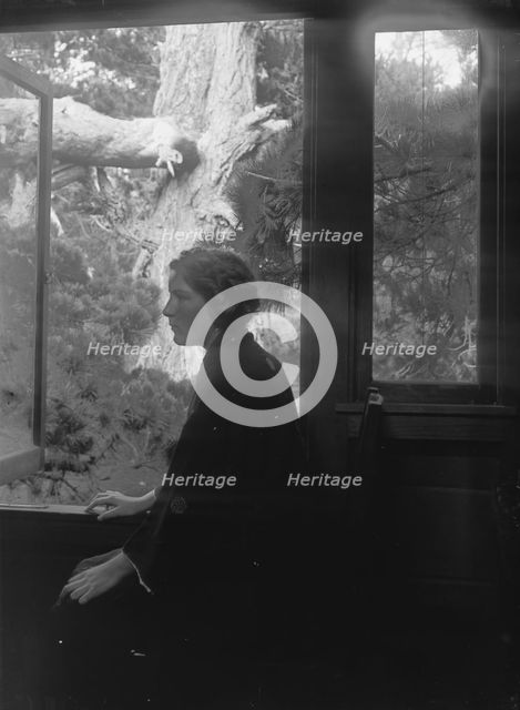 Cooke, Helen, Miss, portrait photograph, 1909 July 15. Creator: Arnold Genthe.