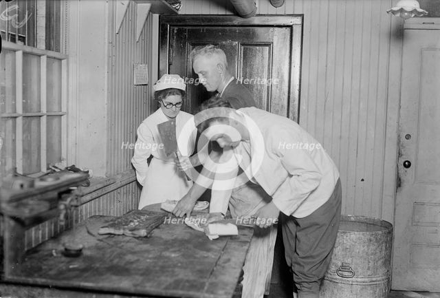 Cooking class, Gladys Kierstead, 13 Aug 1917. Creator: Bain News Service.