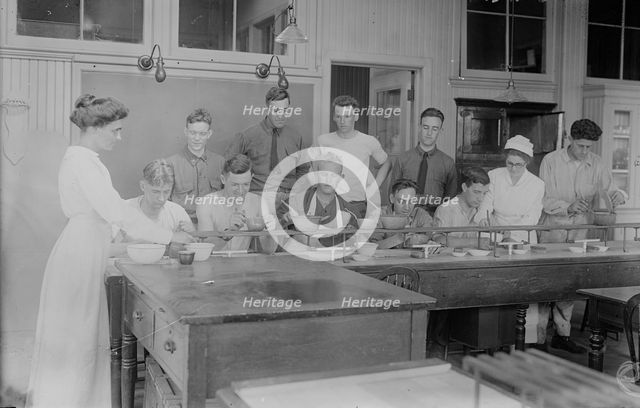 Cooking, Pratt Institute, Miss Hanks [i.e. Hanko] & Miss Kierstead, 26 Aug 1917. Creator: Bain News Service.