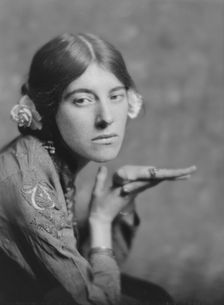 Coomarasumay, Ananda, Mrs. (Ratan Devi), portrait photograph, 1917 May 8. Creator: Arnold Genthe