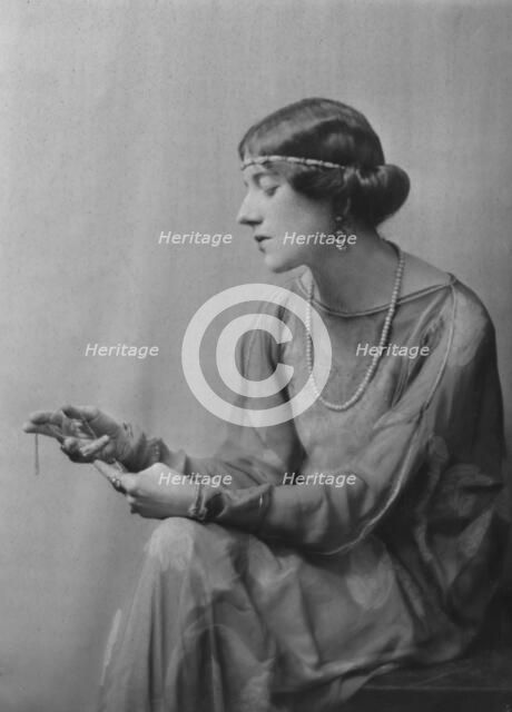 Coomarasumay, Ananda, Mrs. (Ratan Devi), portrait photograph, 1918 Jan. 14. Creator: Arnold Genthe.