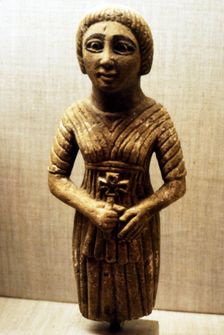 Coptic figure of woman clasping a crucifix, Sheik Ibada, Upper Egypt, 350-400
