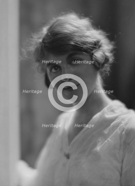 Corbin, Louise, Miss, portrait photograph, 1916. Creator: Arnold Genthe.