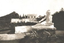 'Corfou et l'Achilleion; La villa Achilleion et la statue d'Achille mourant. 1916. Creator: B. Borri