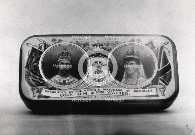 Coronation souvenir tin for Coronation of George V, 1911. Artist: Unknown