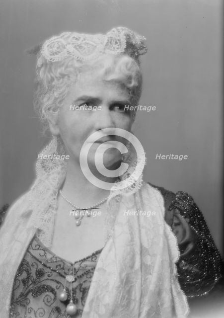 Cornwall, Charles, Mrs., portrait photograph, 1914 Aug. 6. Creator: Arnold Genthe.