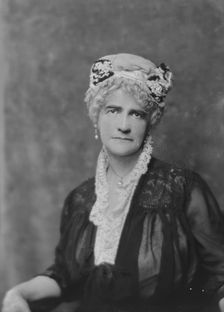 Cornwell, Charles, Mrs., portrait photograph, 1917 June 14. Creator: Arnold Genthe