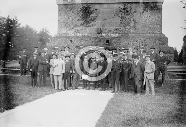 Correspondents at Peace Meeting, 1914. Creator: Bain News Service.