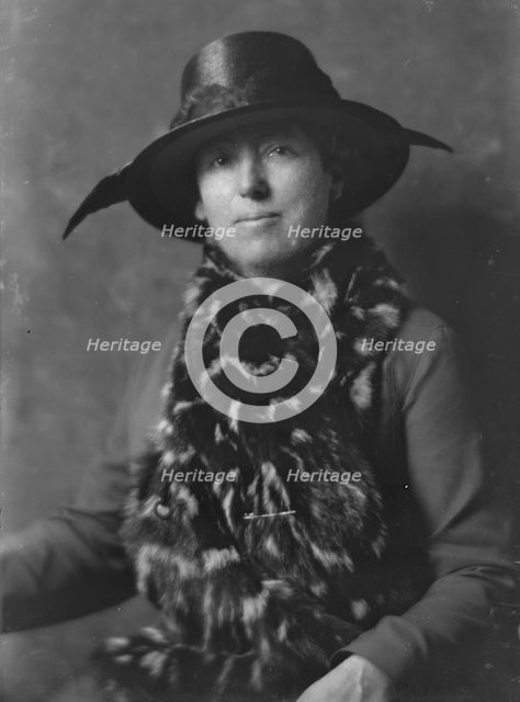 Cosgrave, Milicent, Dr., portrait photograph, 1926 May 27. Creator: Arnold Genthe.