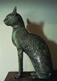 Cat figurine in bronze