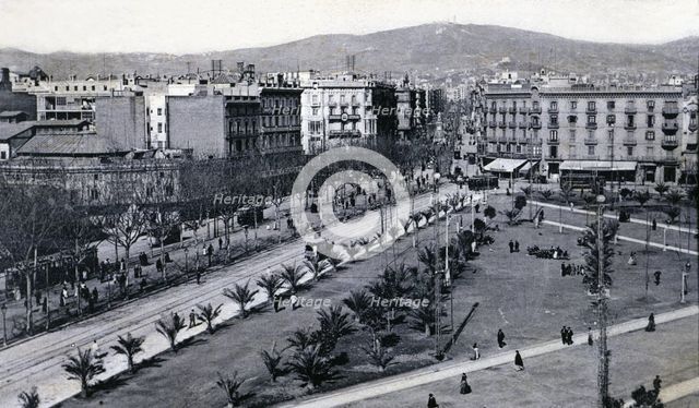 Catalonia square with the promenade that linked the Ramblas and the square, 1900.