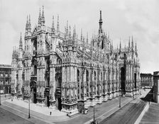 Cathedral, Milan, Italy, between 1900 and 1910. Creator: William H. Jackson