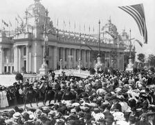 Cavalry and the crowds at the St. Louis World's Fair, 1904. Creator: Frances Benjamin Johnston