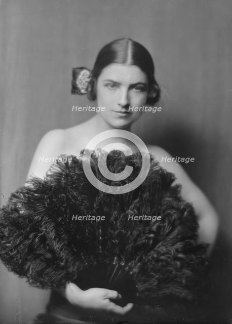 Cavaugh, Lucile, Miss, portrait photograph, 1917 May 10. Creator: Arnold Genthe.