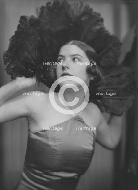 Cavaugh, Lucile, Miss, portrait photograph, 1917 May 10. Creator: Arnold Genthe.