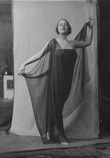 Cavaugh, Lucile, Miss, portrait photograph, 1917 May 10. Creator: Arnold Genthe