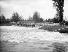 Caversham New Weir, Caversham, Reading, Berkshire, 1883. Artist: Henry Taunt