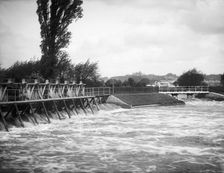 Caversham New Weir, Caversham, Reading, Berkshire, 1883. Artist: Henry Taunt