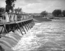 Caversham New Weir, Caversham, Reading, Berkshire, 1883. Artist: Henry Taunt