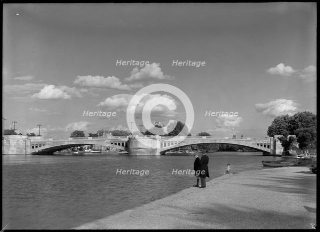 Caversham Bridge, Caversham, Reading, 1945-1960. Creator: Margaret F Harker.