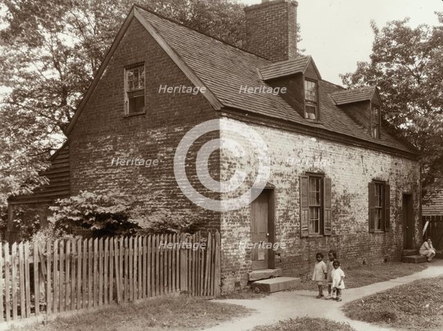 Cabin, Water Street, Fredericksburg, Virginia, between 1927 and 1929. Creator: Frances Benjamin Johnston.