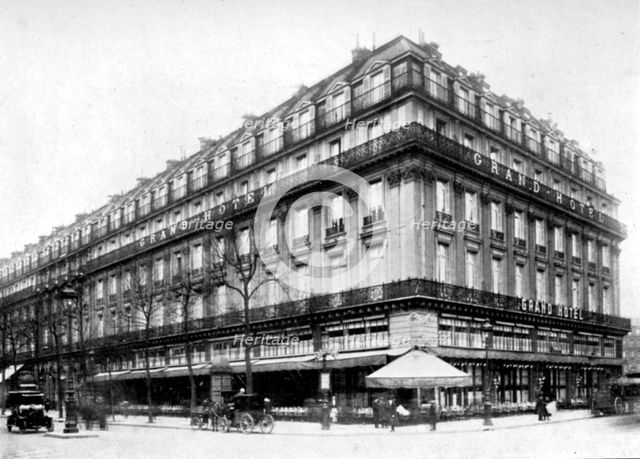 Cafe de la Paix, Paris, France, 1914. Creator: Unknown.