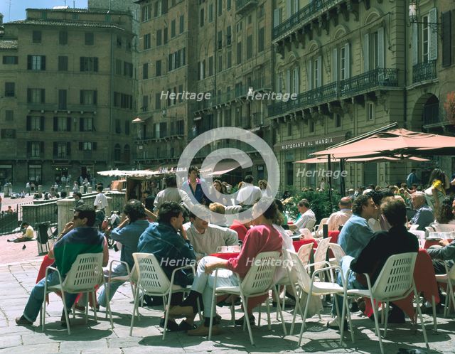 Café, IL Campo, Sienna, Tuscany, Italy. Creator: Peter Thompson.