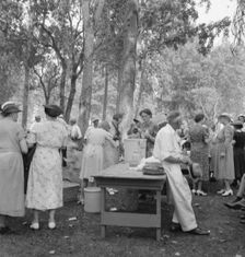 "California Day," a picnic in town park on the Rogue River, Grants Pass, Oregon, 1939. Creator: Dorothea Lange