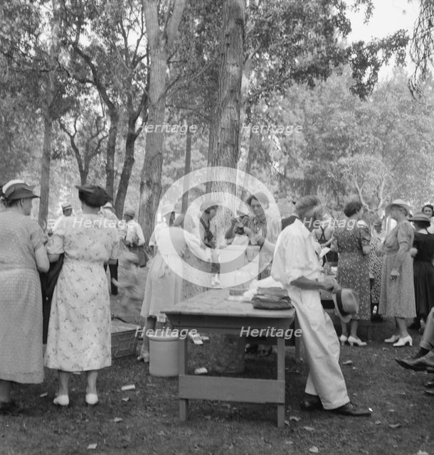 "California Day," a picnic in town park on the Rogue River, Grants Pass, Oregon, 1939. Creator: Dorothea Lange.