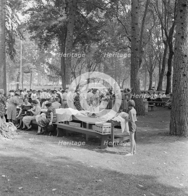 "California Day," a picnic in town park on the Rogue River, Grants Pass, Oregon, 1939. Creator: Dorothea Lange.