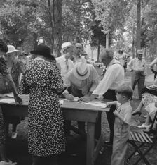 "California Day," a picnic in town park on the Rogue River, Grants Pass, Oregon, 1939. Creator: Dorothea Lange