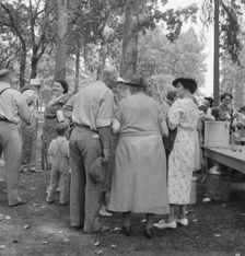 "California Day," a picnic in town park on the Rogue River, Grants Pass, Oregon, 1939. Creator: Dorothea Lange