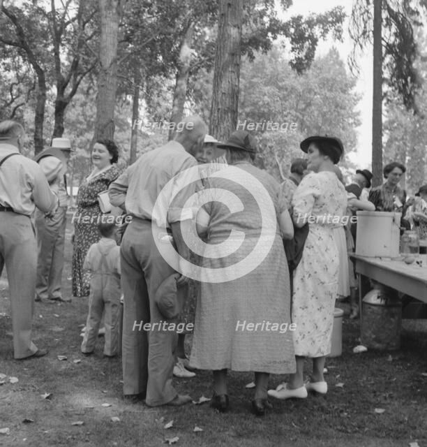 "California Day," a picnic in town park on the Rogue River, Grants Pass, Oregon, 1939. Creator: Dorothea Lange.