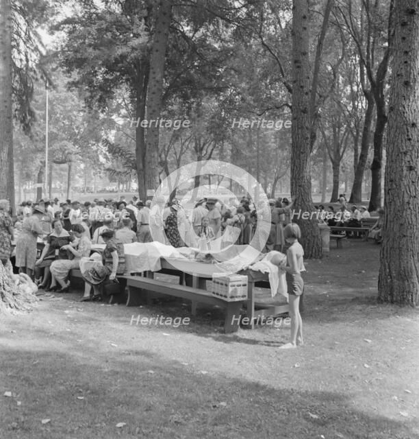 "California Day," a picnic in town park on the Rogue River, Grants Pass, Oregon, 1939. Creator: Dorothea Lange.