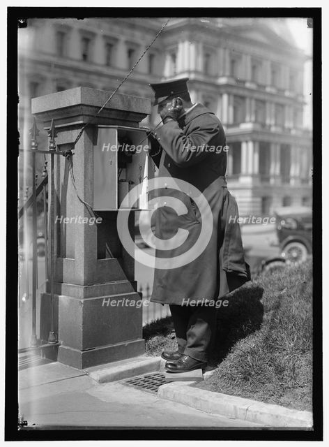 Call box at White House, between 1910 and 1917. Creator: Harris & Ewing.