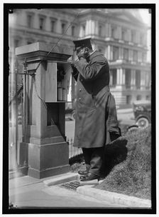Call box at White House, between 1910 and 1917. Creator: Harris & Ewing
