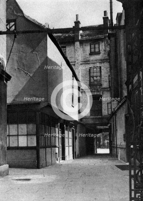 Calvert's buildings, with a courtyard typical of the old Borough High Street, London, 1926-1927.Artist: Whiffin