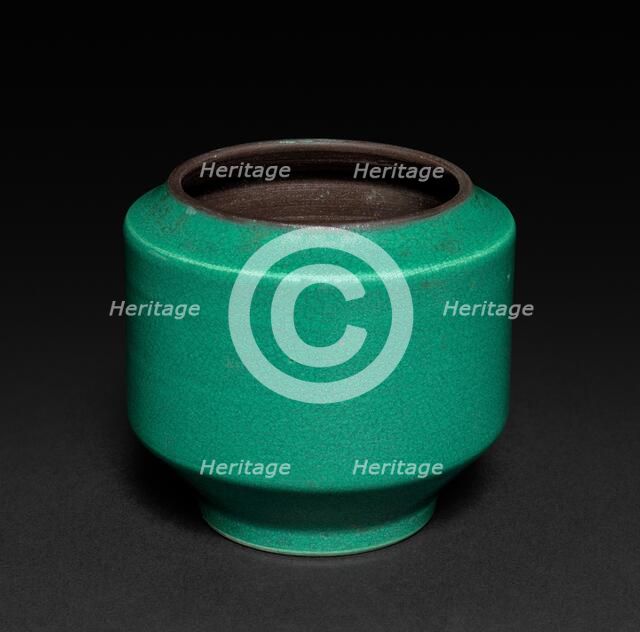 Camellia-Leaf-Green Cylindrical Vase, 1661-1722. Creator: Unknown.