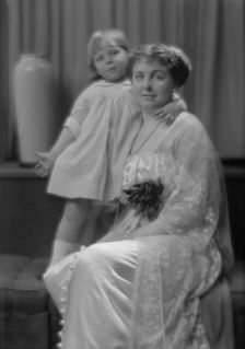 Cameron, Alexander, Jr., Mrs., and baby, portrait photograph, 1912 July 2. Creator: Arnold Genthe
